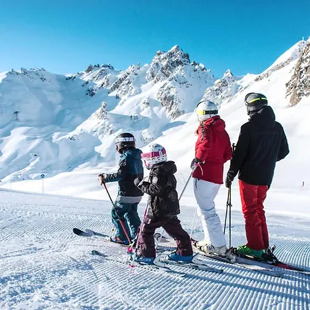 아파트 A La Tania - 6 Pers, 41m², Skis Aux Pieds, Balcon, Proche Commerces - Fr-1-182a-4 *